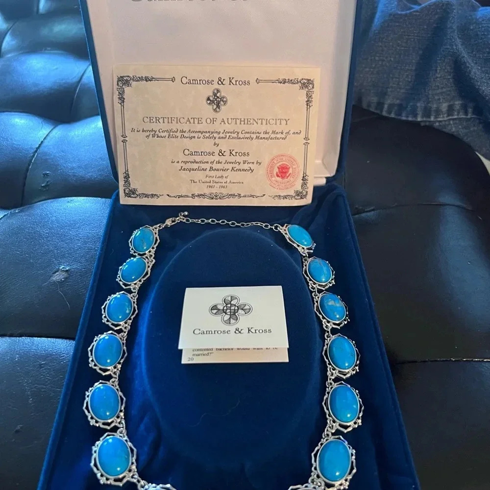 New Camrose and Kross JBK Faux Howlite Turquoise Necklace Box & Certificate - Picture 4 of 4